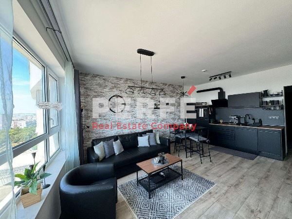 Дава се под наем Двустаен апартамент в Бургас, Славейков - 70 кв.м за 639 € - Снимка #1