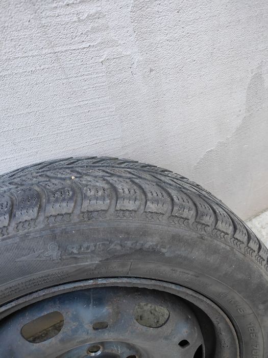 Cauciucuri iarna 165 70 R 14 + jante tabla