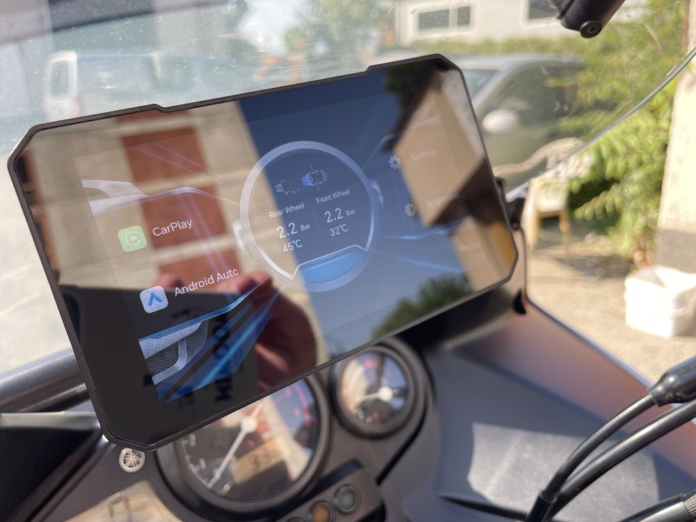 Мото Мултимедия с  CarPlay & Android Auto + TPMS - налягане в гумите!