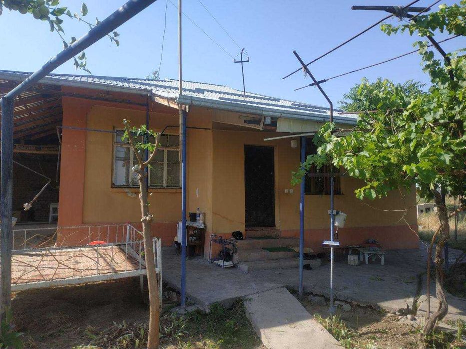 “Uy Sotiladi 5 xonali, 10-sotix”