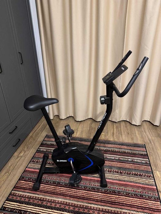 Bicicletă fitness pentru acasă, ideal pentru antrenamente zilnice