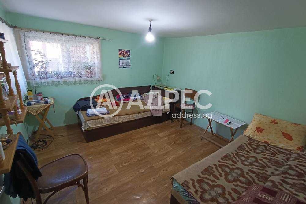 Реновирана и поддържана къща в с. Просторно!