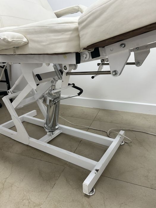 Продам педикюрное кресло и стульчик