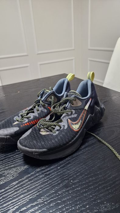 Adidasi Nike barbatesti