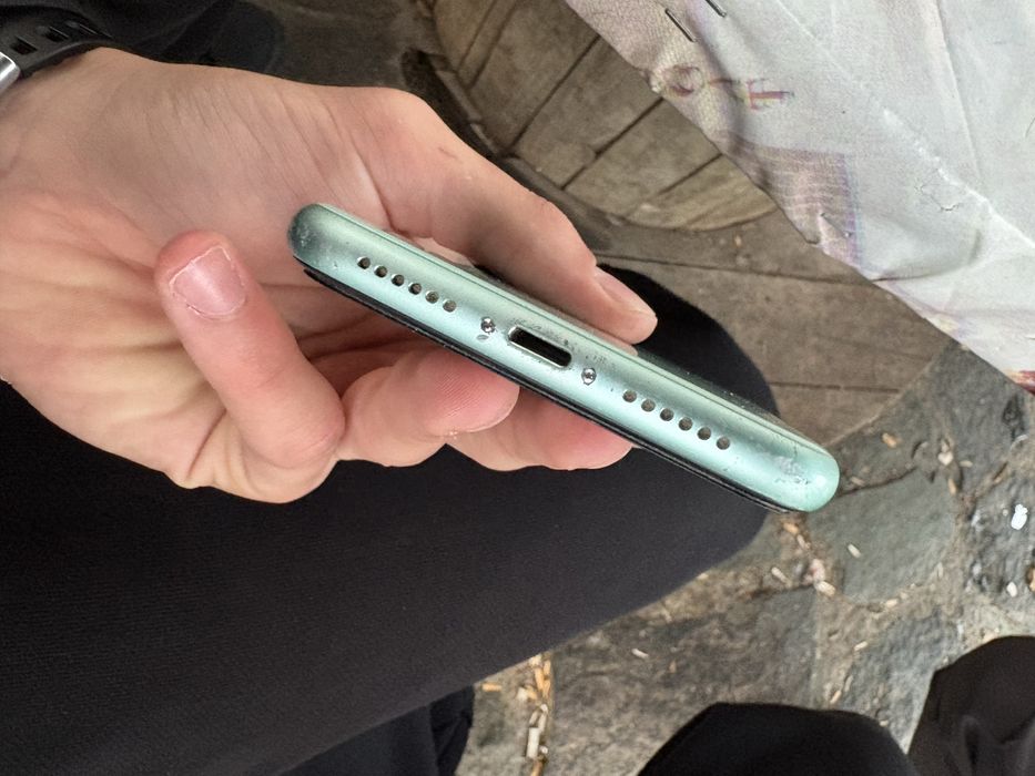 Iphone 11 128GB в отлично състояние