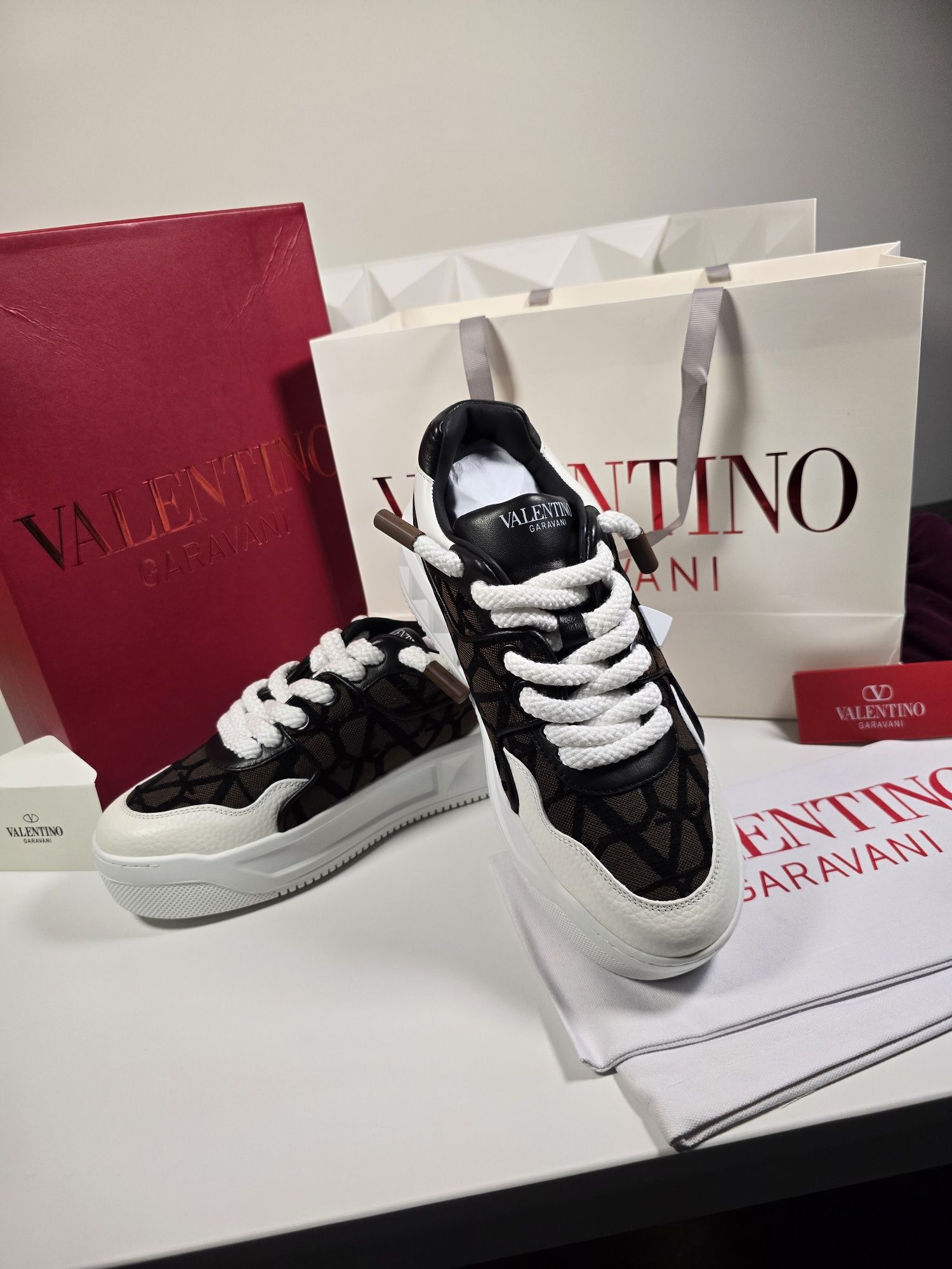 Обувки Valentino