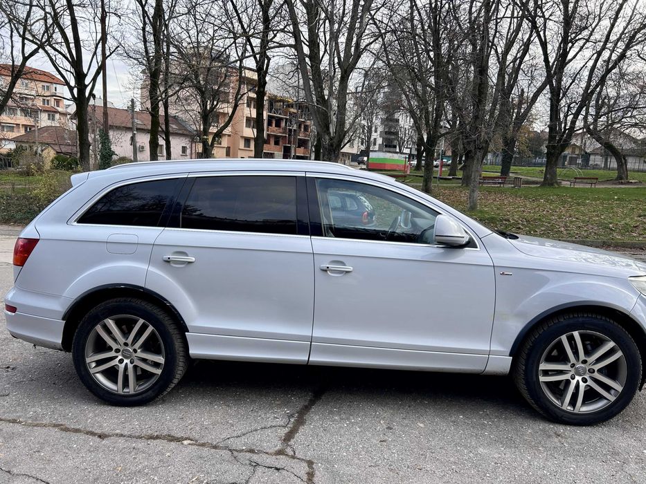 Продавам Audi Q7