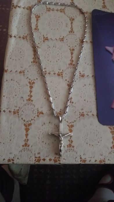 Vând lant si cruce din argint