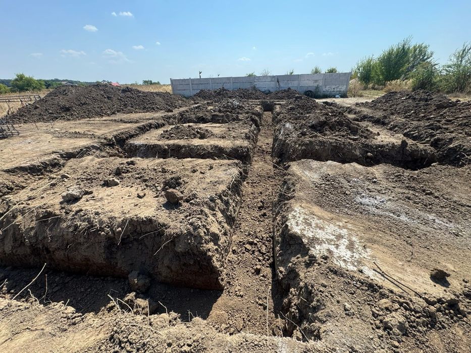 Firma autorizată– CASE LA ROȘU ȘI LA CHEIE