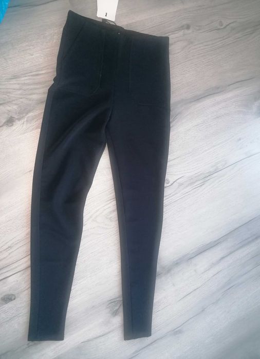 Pantaloni tip colant eleganti dama xs Bershka