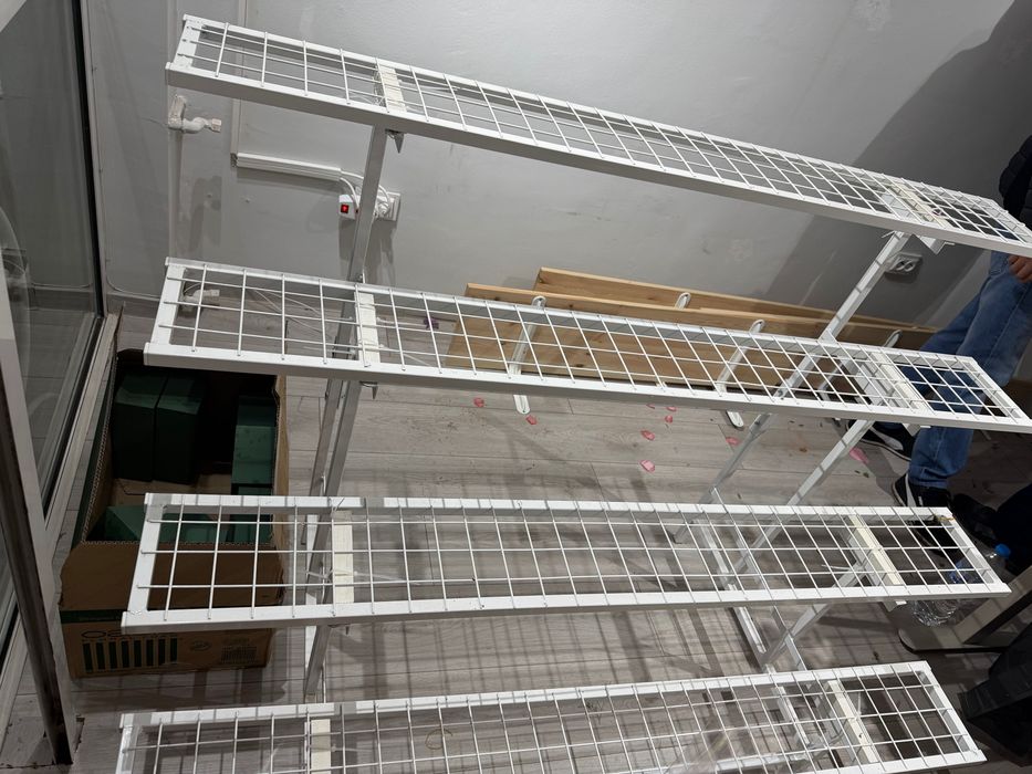 Метални стелажи – подходящи за магазин, цветарски обект или склад