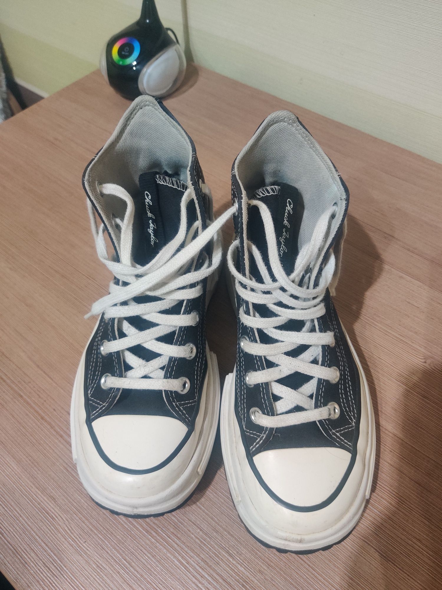 Converse, New balance 9060