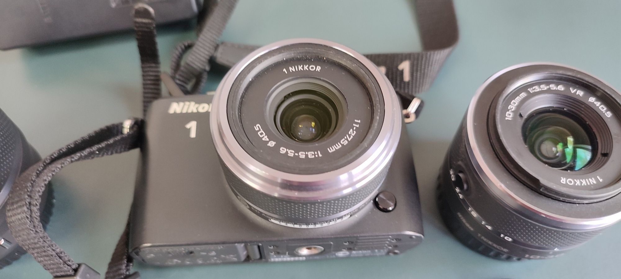 Aparat foto mirrorless Nikon 1 S 1 kit cu 3 obiective