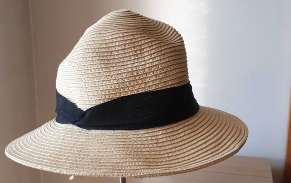 Стилна италианска шапка
