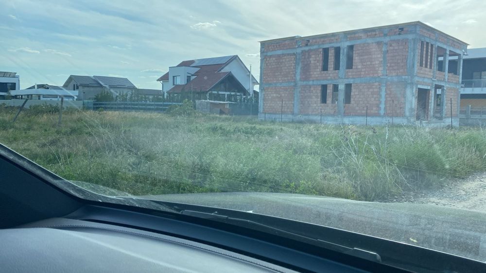 Teren intravilan 634 mp livada Petresti