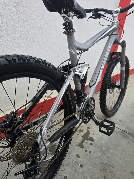 Bicicleta mountain bike Trek full suspension