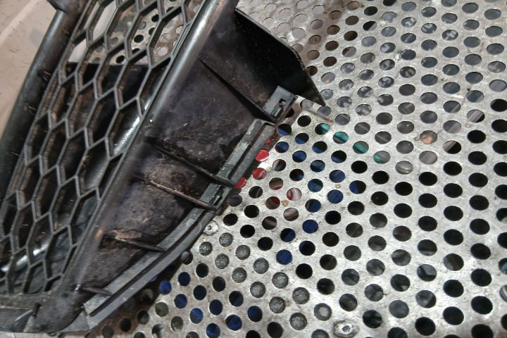 Grila bara fata dreapta 8200301496 8200301496 Dacia Logan 1 [facelift