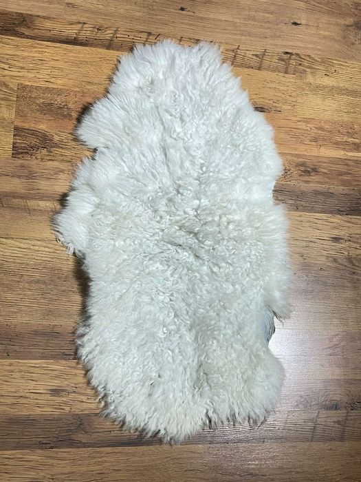 Обработени агнешки кожи