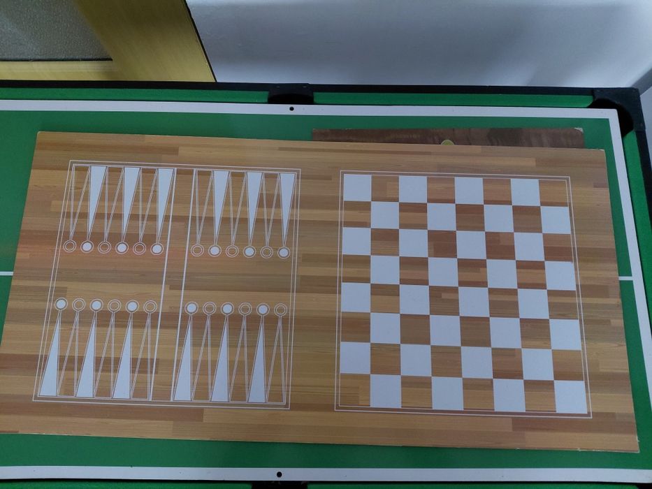 Vând masă de jocuri