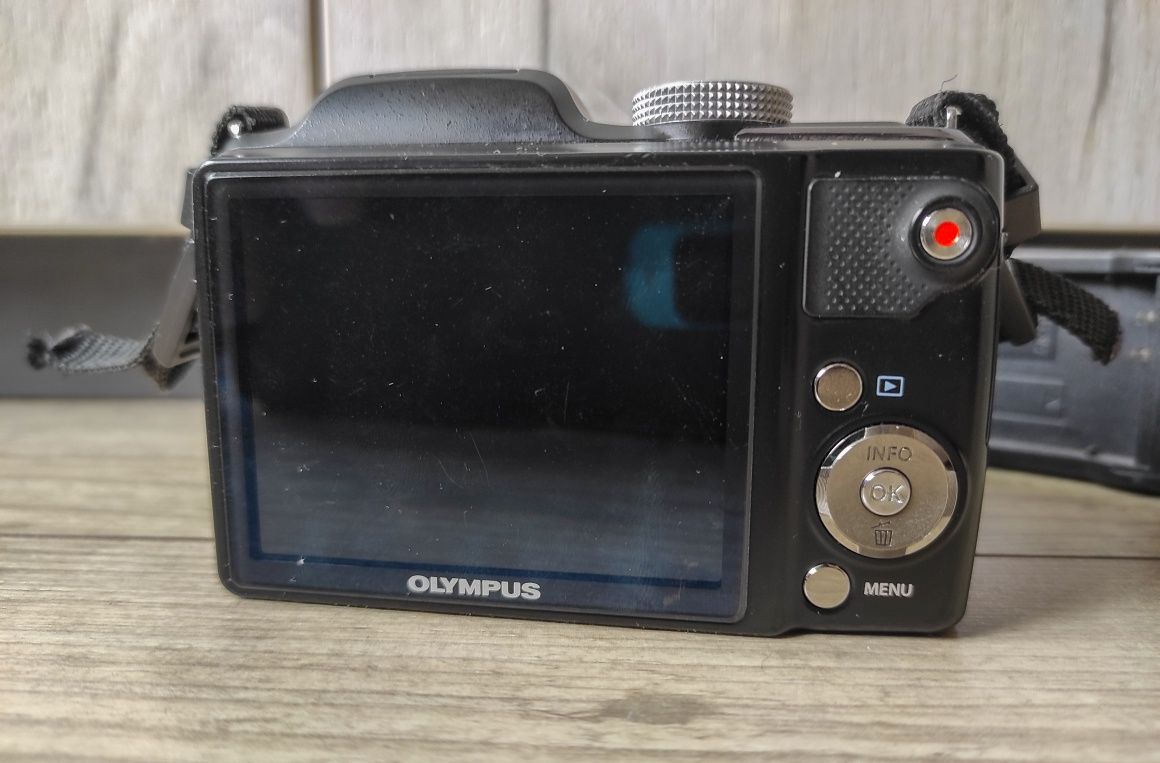 Фотоапарат Olympus SP-720 UZ 14MP full hd video увеличение х 26