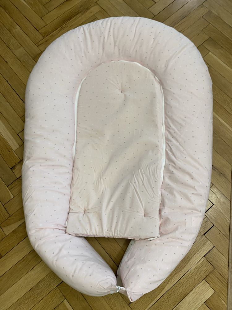 Гнездо за бебе две лица