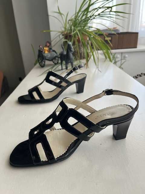 Sandale piele lac noi, marime 38