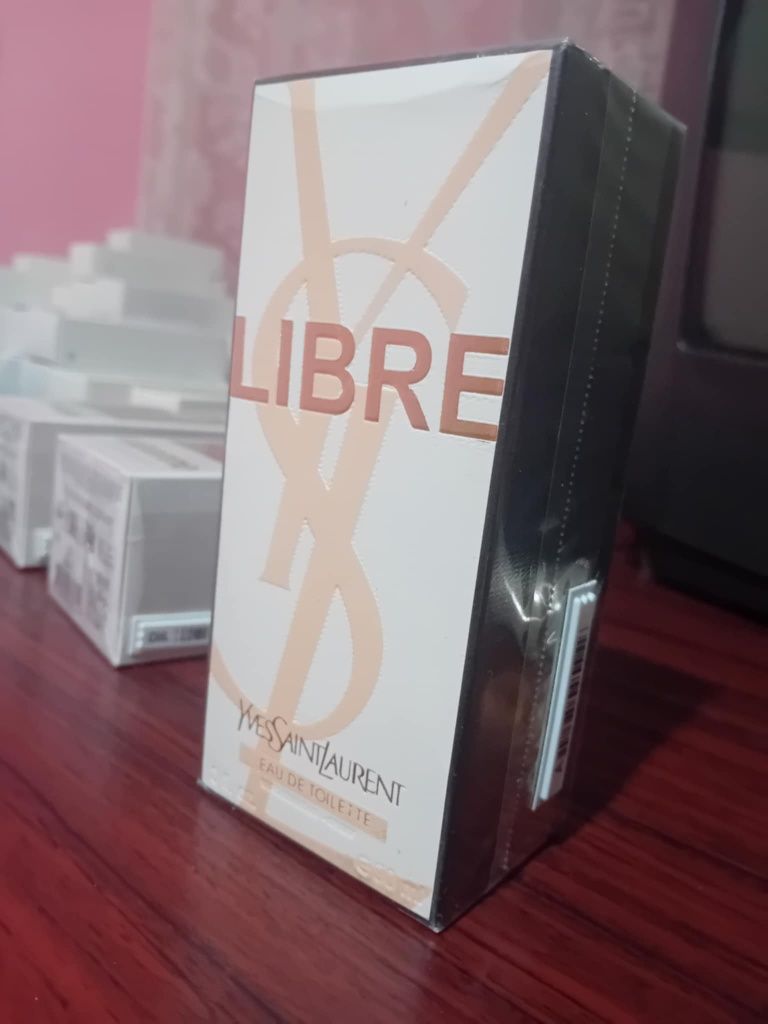 Super preț 149 de lei orice parfum.