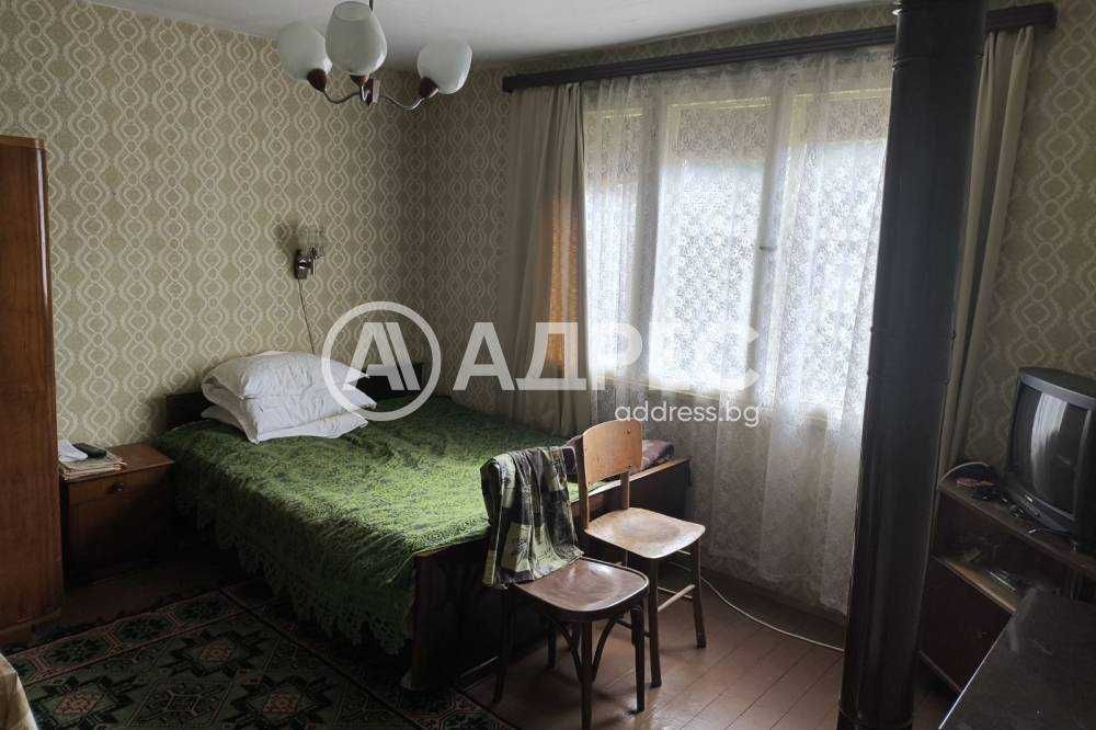 Само от "Адрес"! Продава се къща в с. Пороище