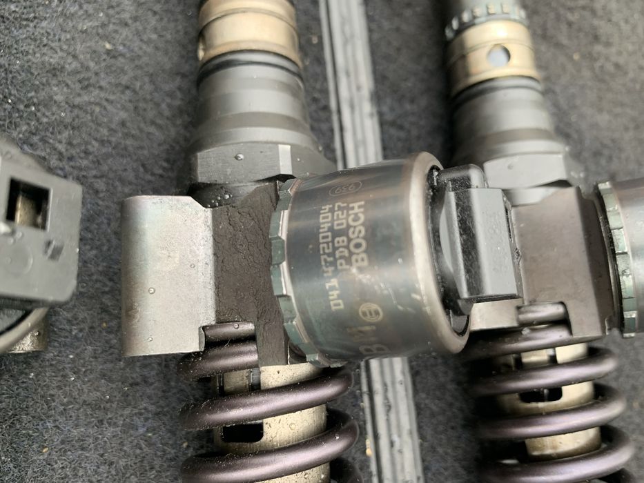 Injector Audi A4 B7 2.0 tdi 2004-2008 Passat B6 Touran 03G130073G+. BM