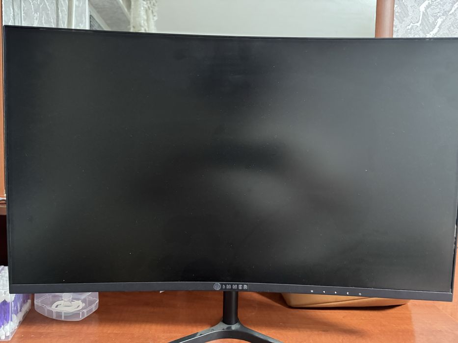 Studio Full sotiladi