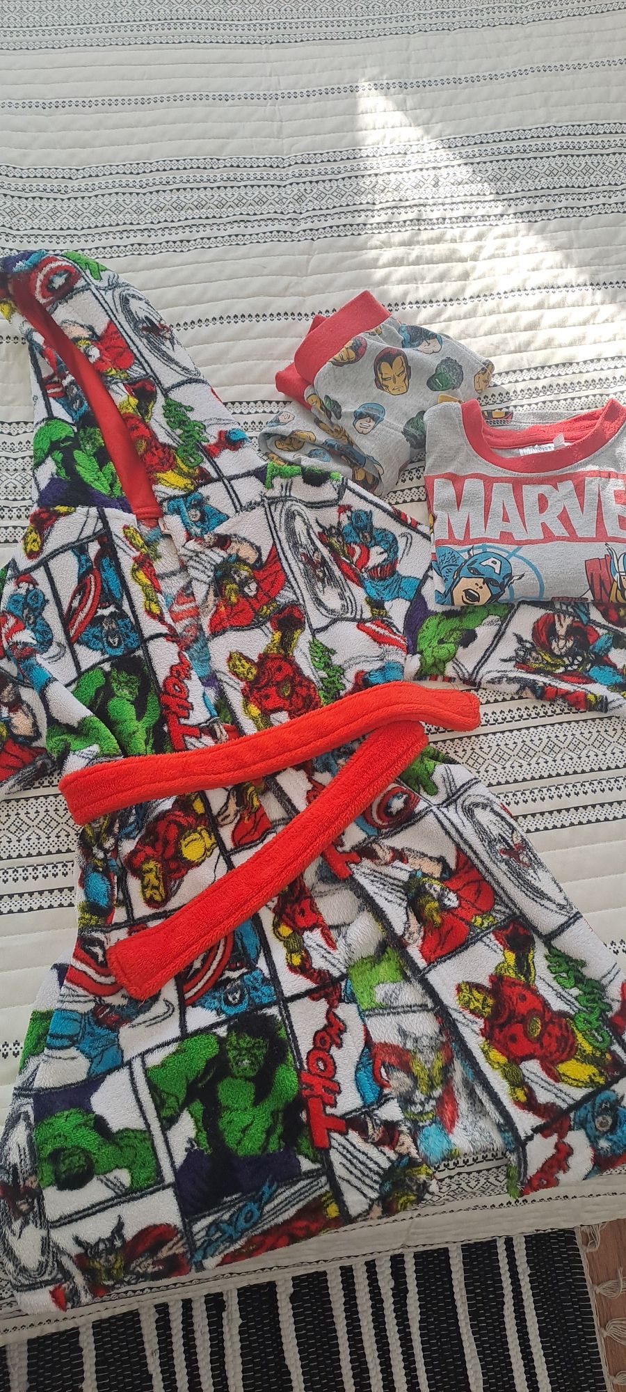 Halat și pijama Marvel 4 5 ani cadou papuci