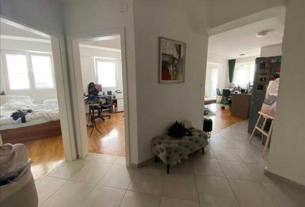 Дава се под наем Тристаен апартамент в София, Зона Б-5 - 100 кв.м за 663 € - Снимка #1