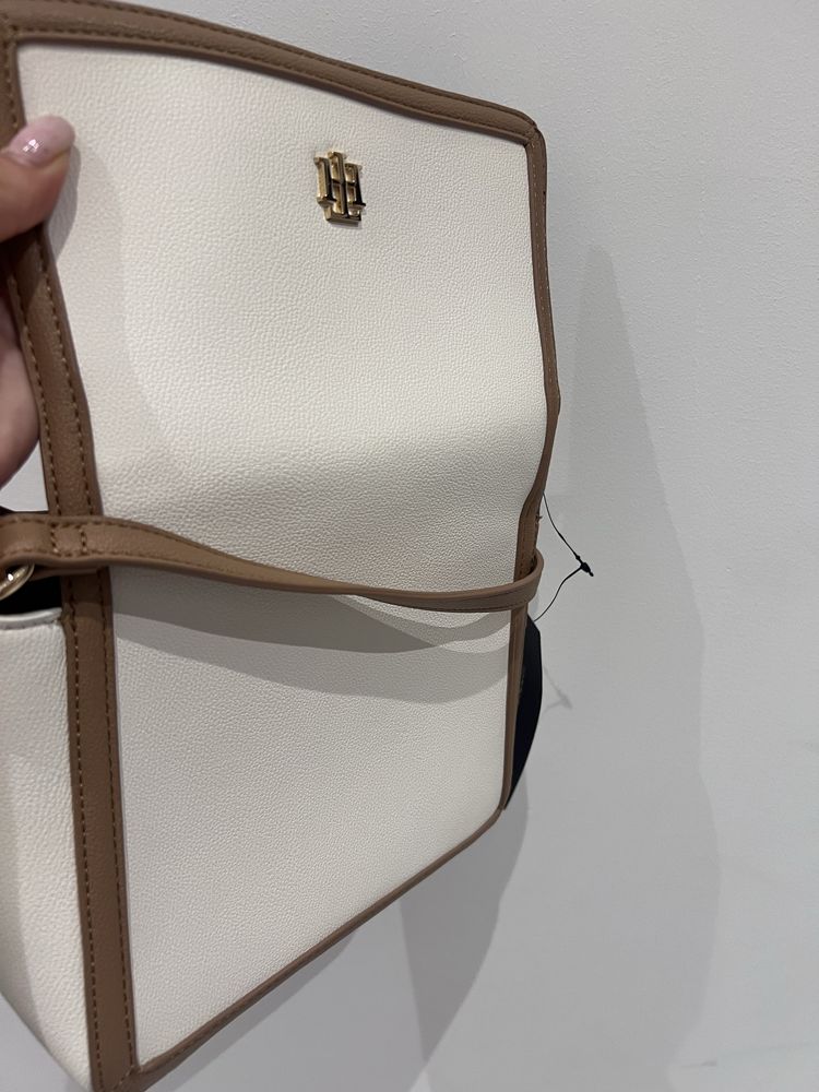 Дамска нова чанта Tommy Hilfiger