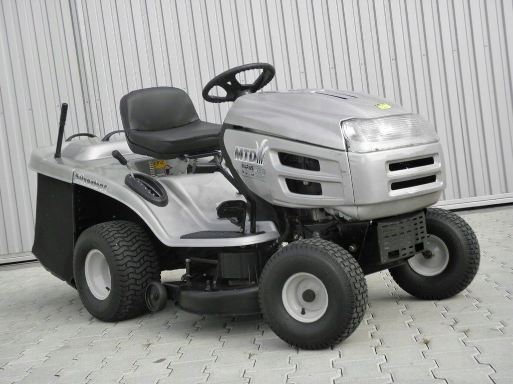 Tractoraș de tuns iarba MTD Silvertrac 20/105