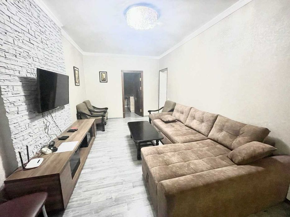 Продается 2 комнатная квартира 2 этаж за Гранд Мир отелем