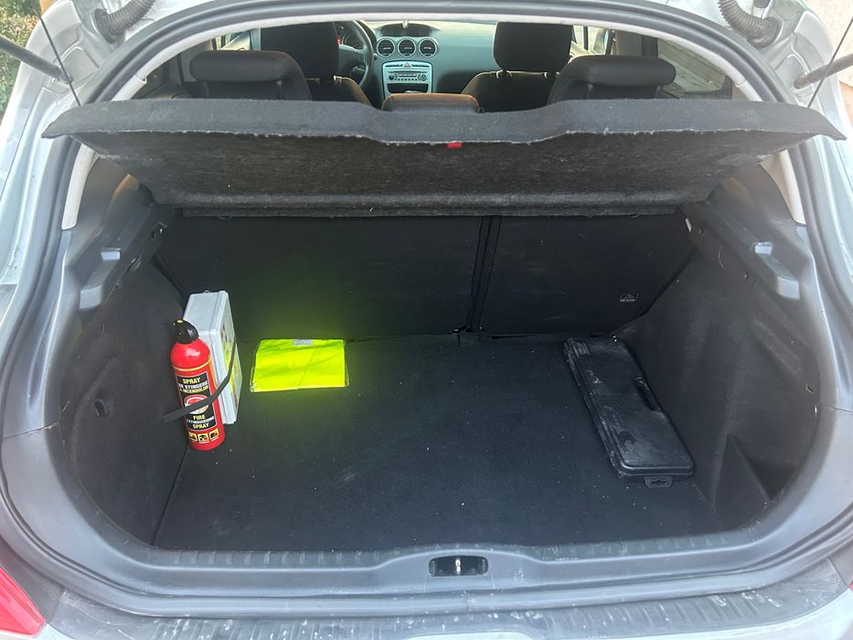 Vand sau Schimb Peugeot 308 cu altceva si ofer diferenta daca e cazul