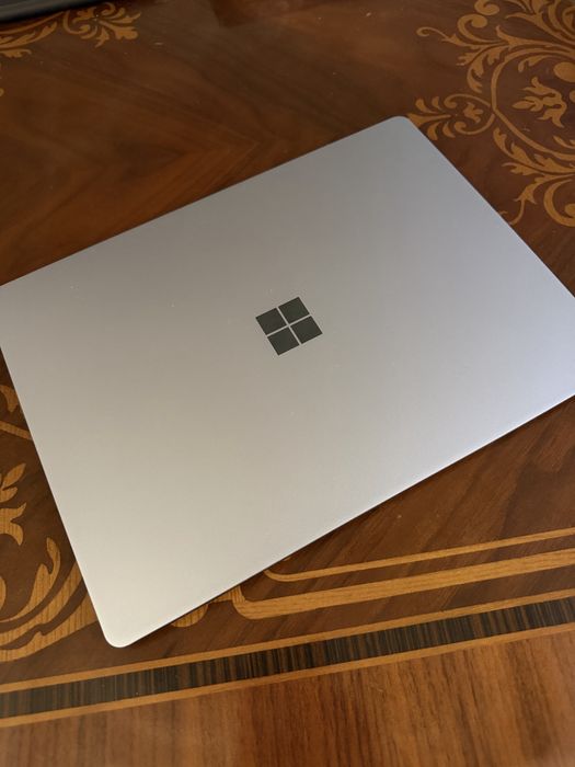 Surface laptop go
