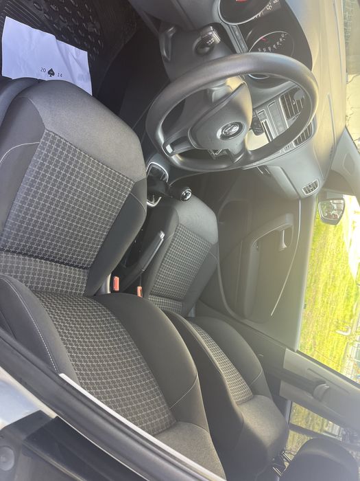 Vand Volkswagen polo 1,4 TDI  2015 pret 6000euro