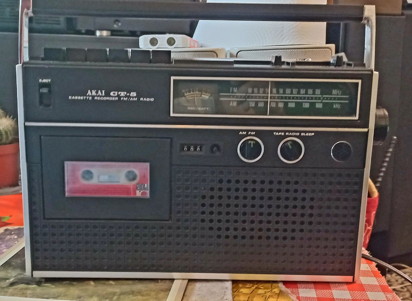 o bijuterie vintage: radiocasetofon Akai ct-5