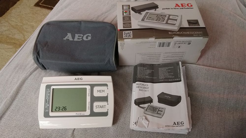 Tensiometru de brat AEG fara manșon.