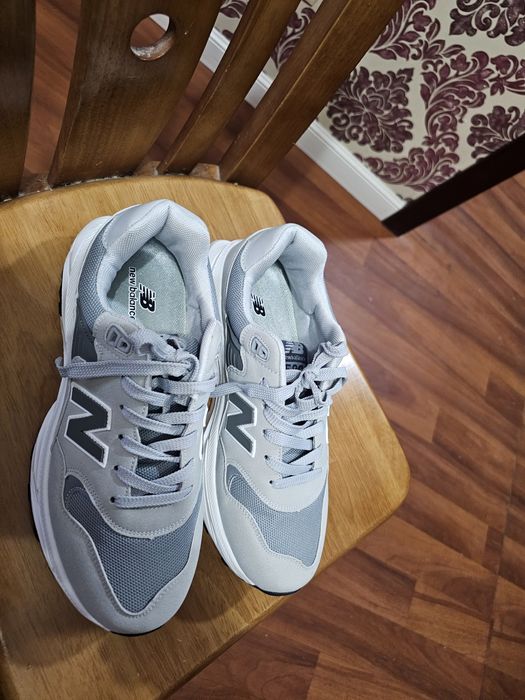 Продам кроссовки новые 43 размер маломерки