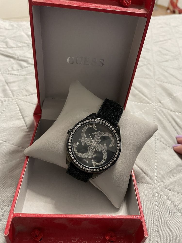 Ceas Guess cu cristale