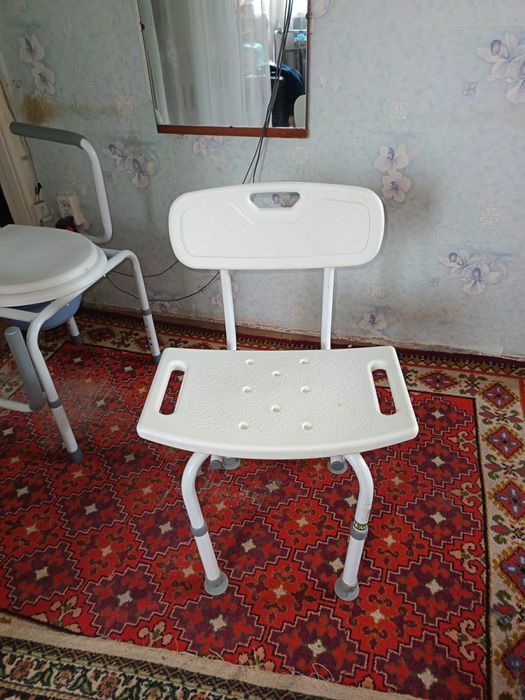 Продам стул для ванны.