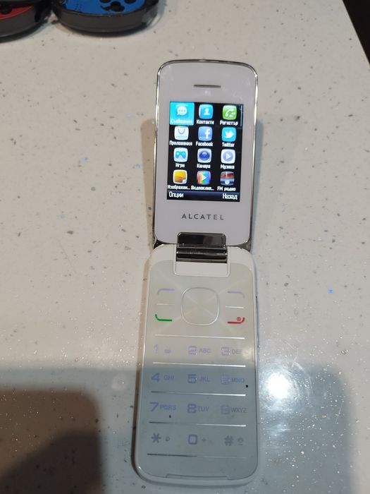 Продавам телефон Alcatel One touch с капаче