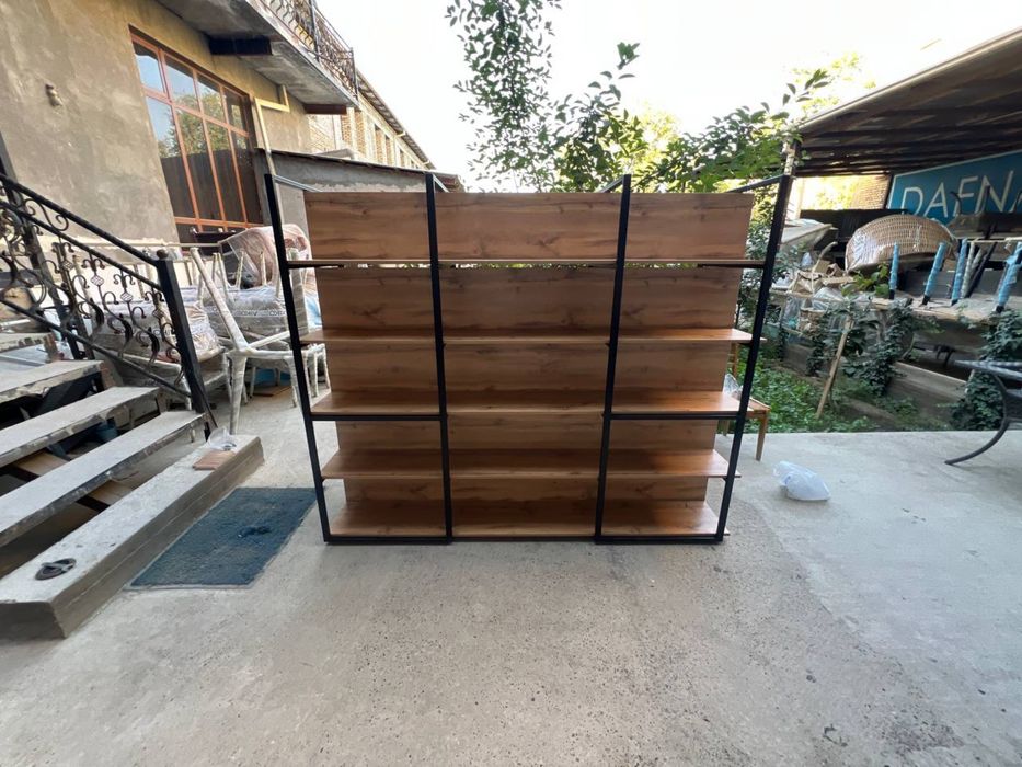 Современный стильный стелаж