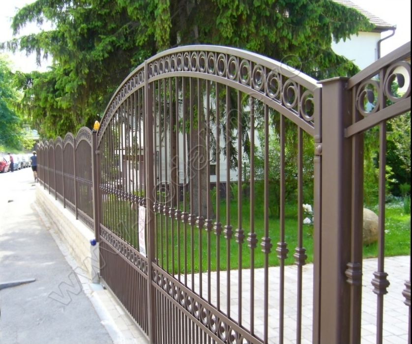 Confecții porți din fier balustrade și balcoane