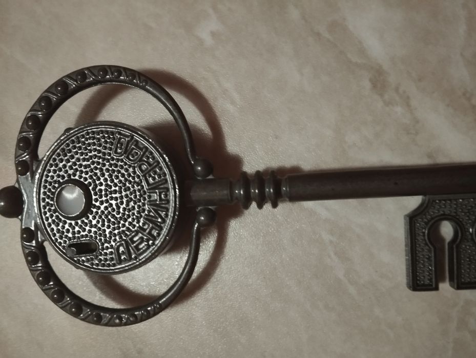 Антикварен нов ключ