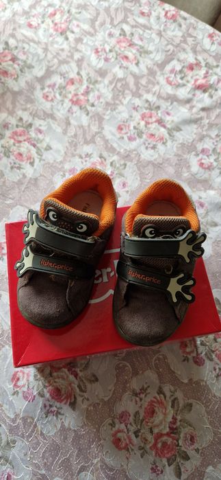 Обувки бебе затворени