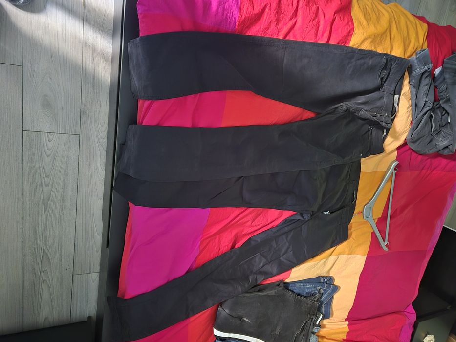 Blugi și pantaloni Guess, Lee, Zara etc. barbați, diverse modele și br