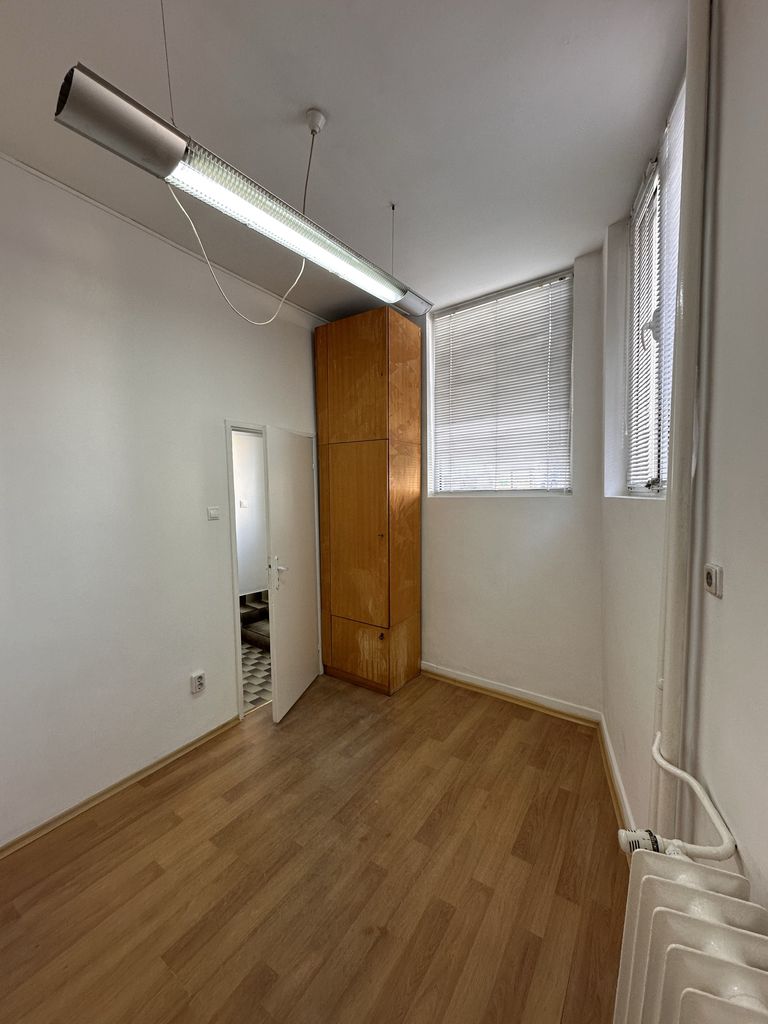 Дава се под наем Офис в София, Център - 36 кв.м за 550 € - Снимка #1
